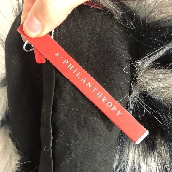 n:Philanthropy Faux Fur Vest NWT Small Blue White - Picture 7 of 8